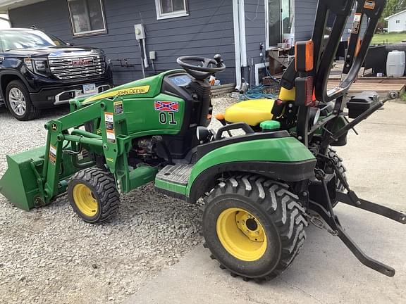 Image of John Deere 1025R equipment image 3
