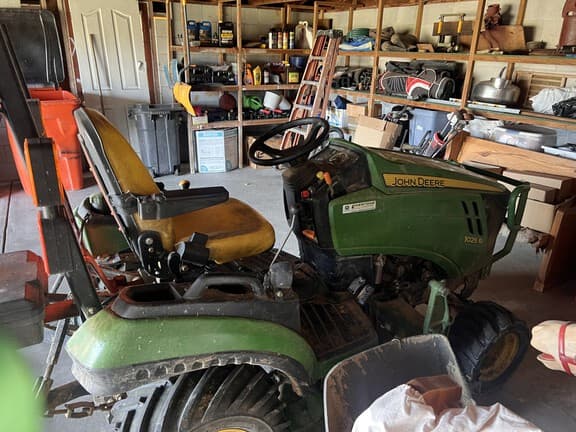 Image of John Deere 1025R equipment image 2