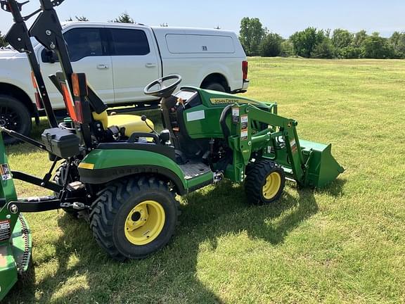 Image of John Deere 1025R equipment image 4