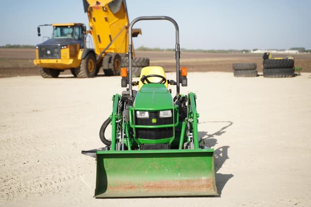 Image of John Deere 1025R equipment image 1
