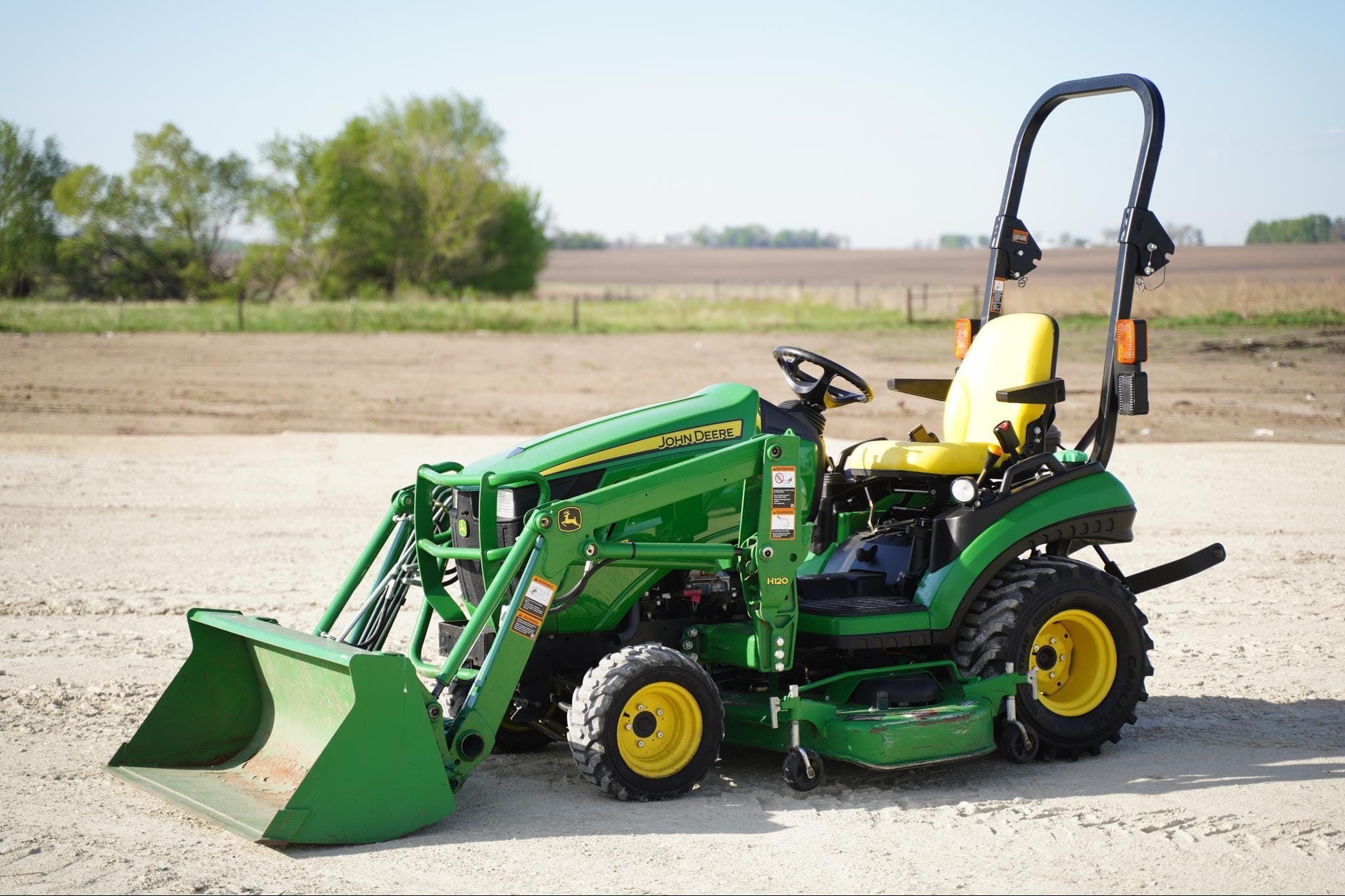 2013 John Deere 1025R Equipment Image0