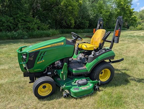 Image of John Deere 1025R equipment image 3
