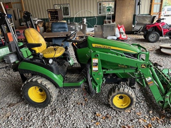 2013 John Deere 1025R Equipment Image0