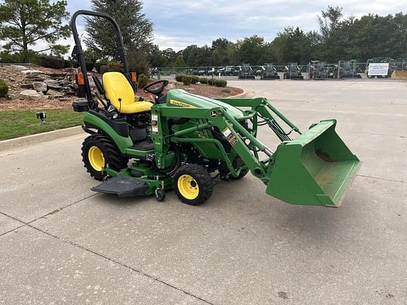 Image of John Deere 1025R equipment image 3