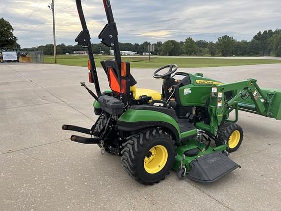 Image of John Deere 1025R equipment image 2