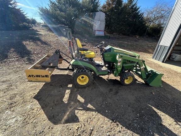 Image of John Deere 1025R equipment image 3
