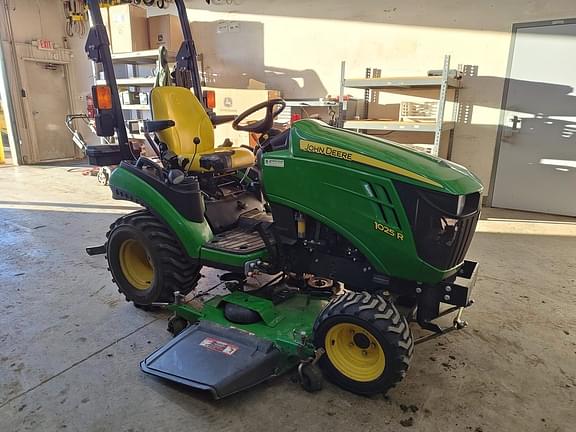 Image of John Deere 1025R equipment image 3