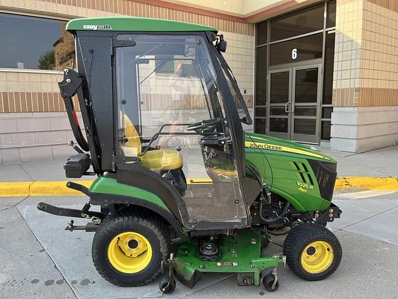 Image of John Deere 1025R equipment image 4