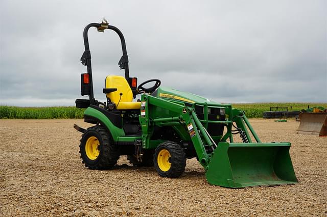 Image of John Deere 1025R equipment image 2