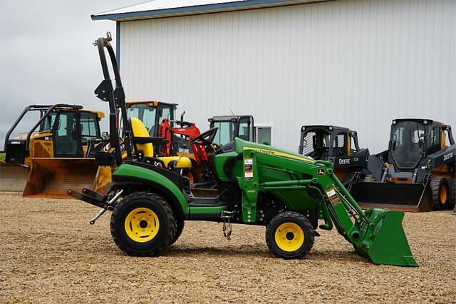 Image of John Deere 1025R equipment image 3