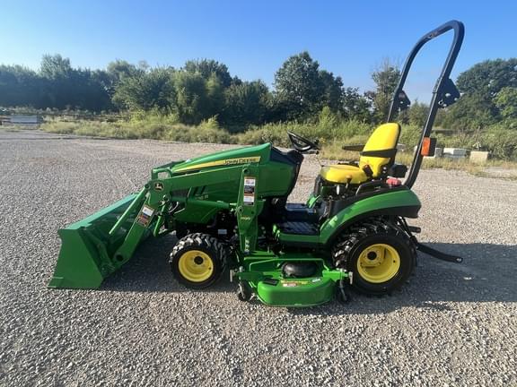 Image of John Deere 1026R equipment image 2