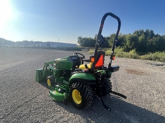 Image of John Deere 1026R equipment image 3