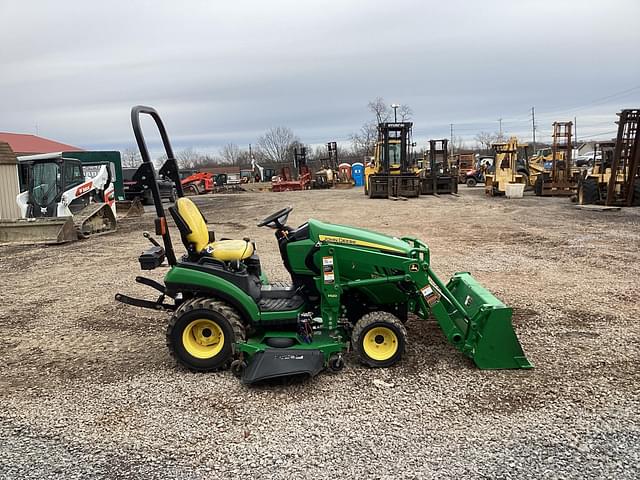 Image of John Deere 1026R equipment image 4