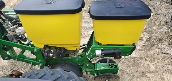 Image of John Deere 1700 equipment image 3