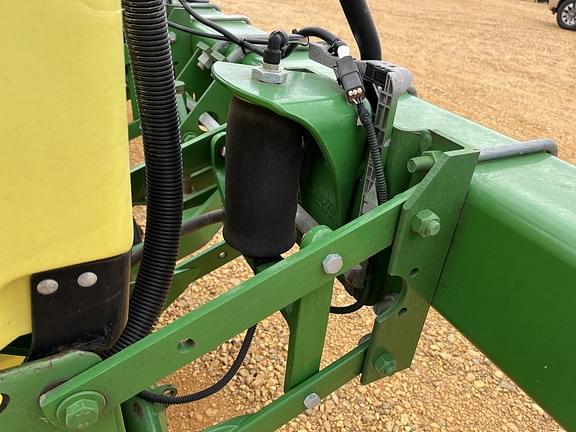 Image of John Deere 1720 equipment image 4