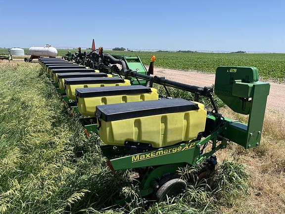 Image of John Deere 1720 Image 0