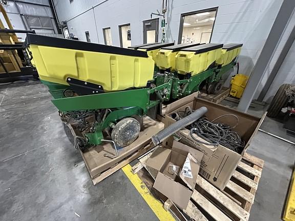 Image of John Deere 1720 equipment image 3