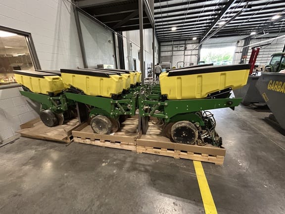 Main image John Deere 1720