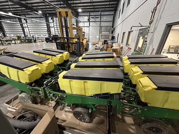 Image of John Deere 1720 equipment image 2