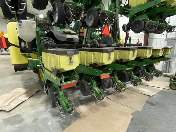 Image of John Deere 1720 equipment image 1