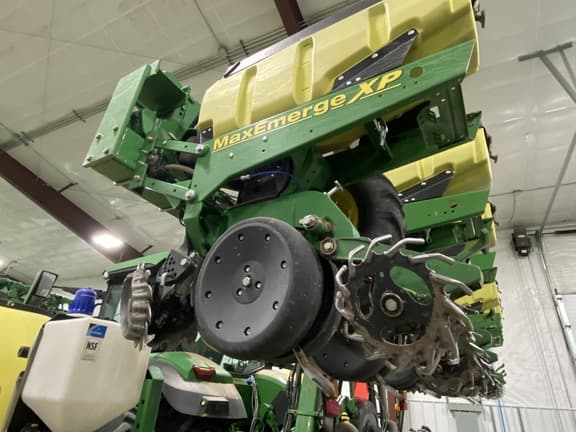Image of John Deere 1720 equipment image 3