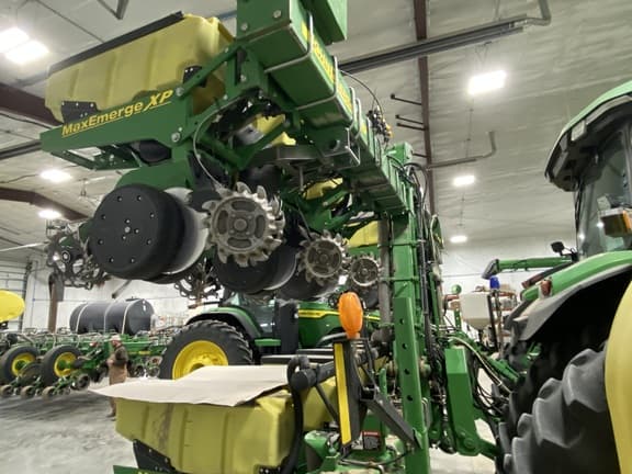 Image of John Deere 1720 equipment image 2