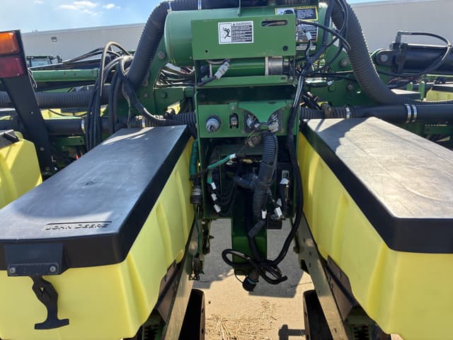 Image of John Deere 1720 equipment image 3