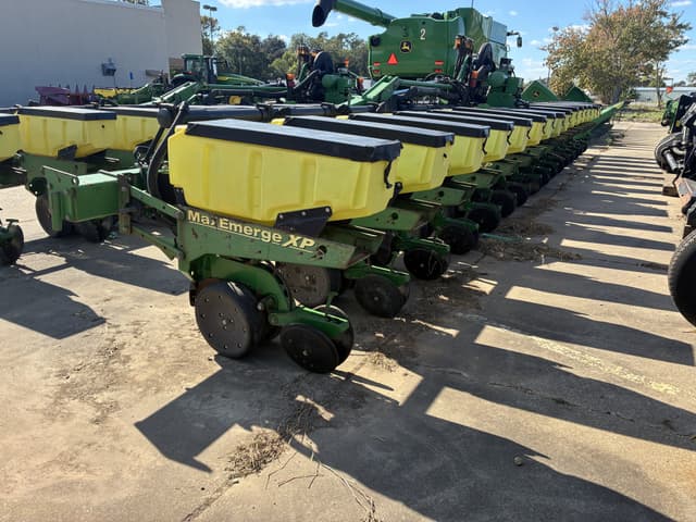 Image of John Deere 1720 equipment image 2