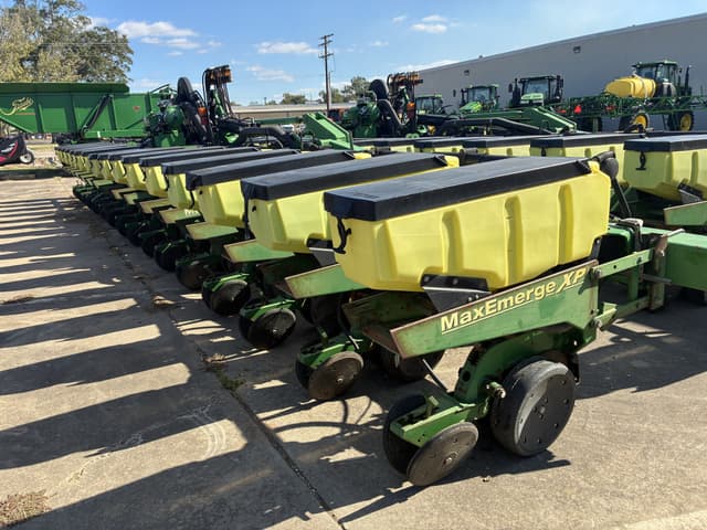 Image of John Deere 1720 equipment image 4