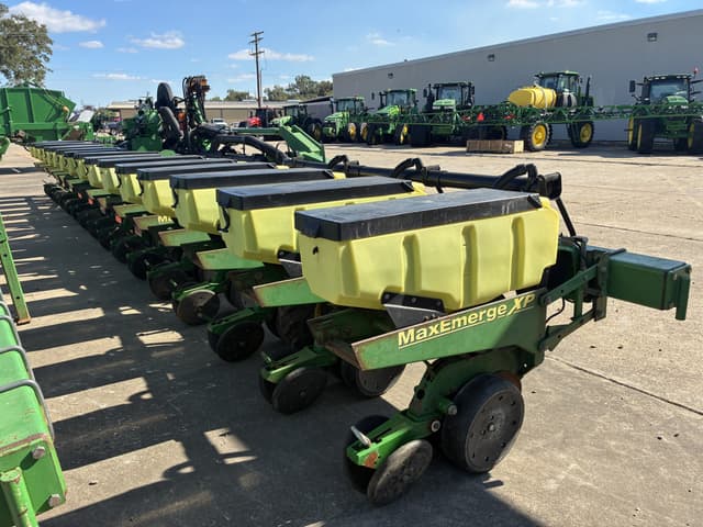 Image of John Deere 1720 equipment image 4