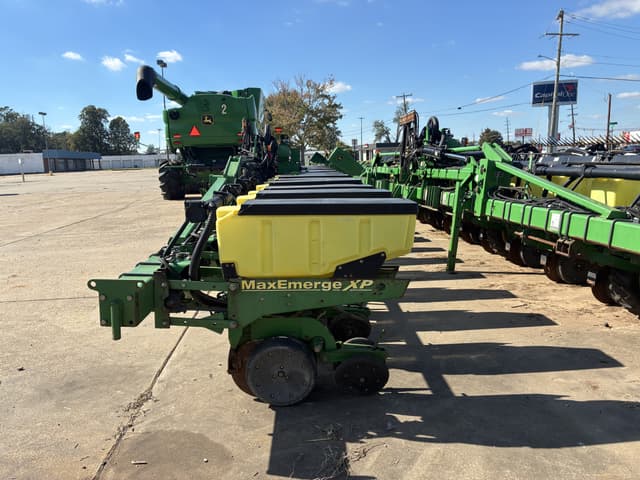 Image of John Deere 1720 equipment image 1