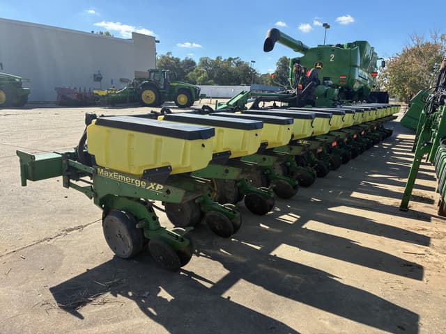 Image of John Deere 1720 equipment image 2