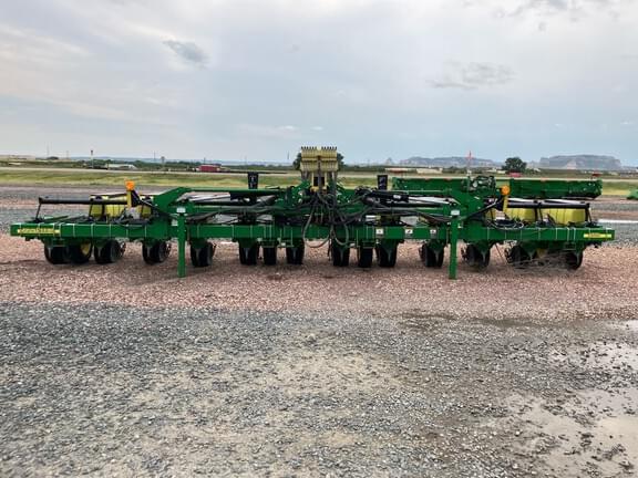 Image of John Deere 1720 equipment image 3