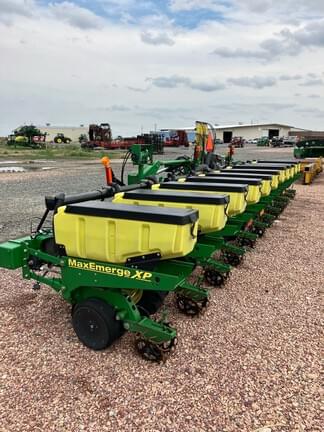 Image of John Deere 1720 equipment image 1