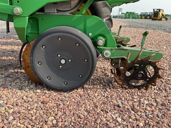 Image of John Deere 1720 equipment image 4
