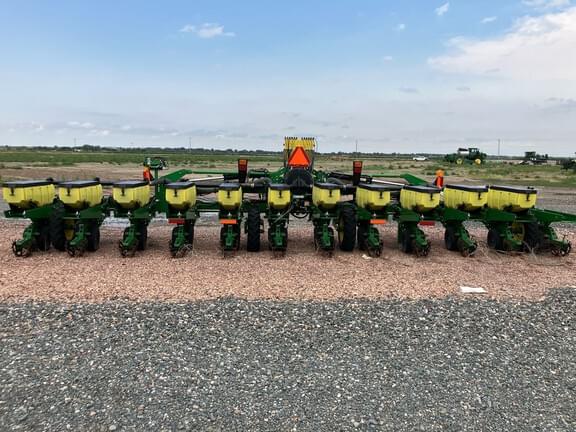 Image of John Deere 1720 equipment image 4