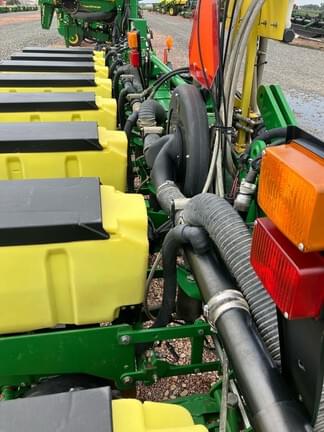 Image of John Deere 1720 equipment image 2