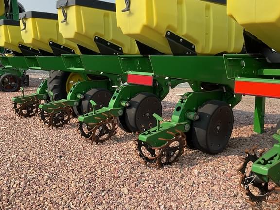 Image of John Deere 1720 equipment image 3