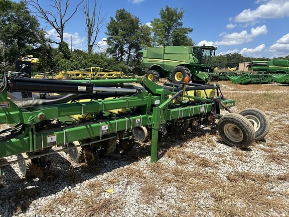 Image of John Deere 1720 equipment image 4