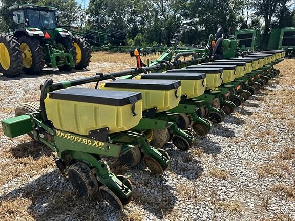 Image of John Deere 1720 equipment image 2