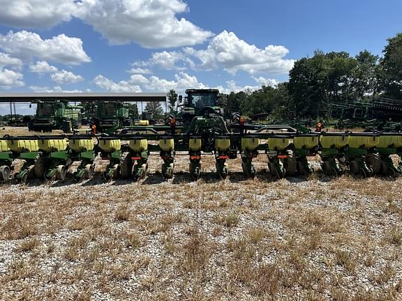 Image of John Deere 1720 equipment image 3