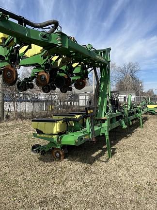 Image of John Deere 1720 equipment image 4