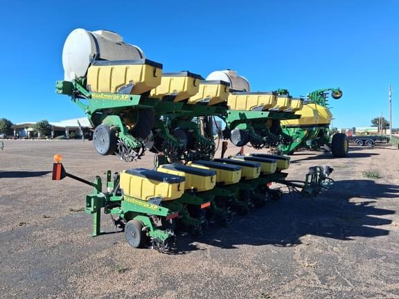 Image of John Deere 1720 equipment image 2