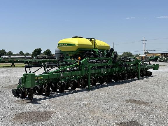 Image of John Deere 1720 equipment image 2