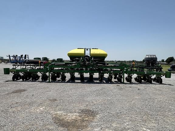 Image of John Deere 1720 equipment image 1