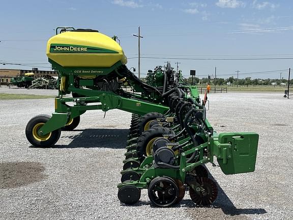Image of John Deere 1720 equipment image 3