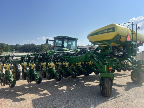 Image of John Deere 1720 equipment image 1