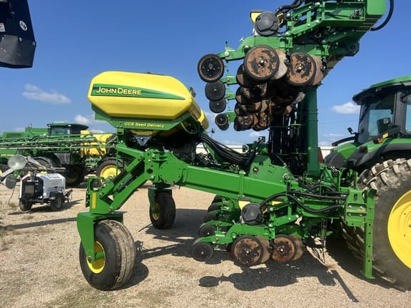 Image of John Deere 1720 equipment image 4