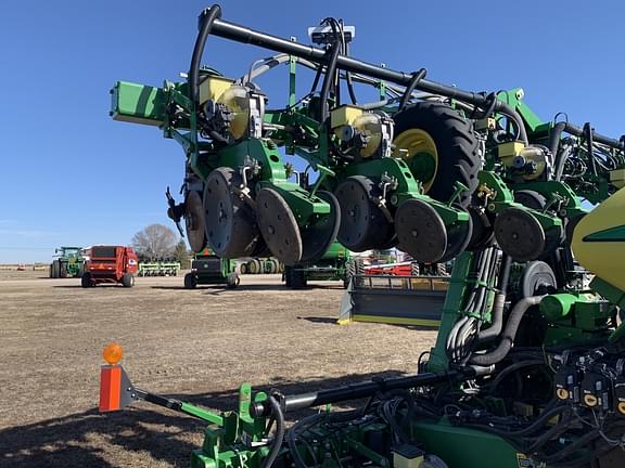 Image of John Deere 1720 equipment image 4