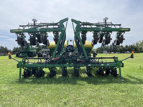 Image of John Deere 1720 equipment image 1
